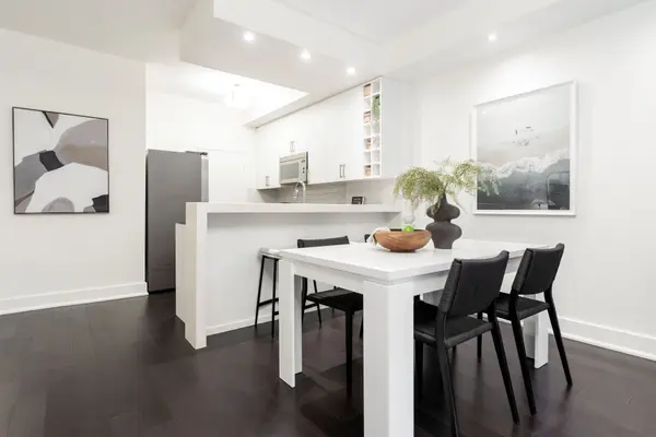 500 Richmond ST W #Th103, Toronto C01, ON M5V 3N4