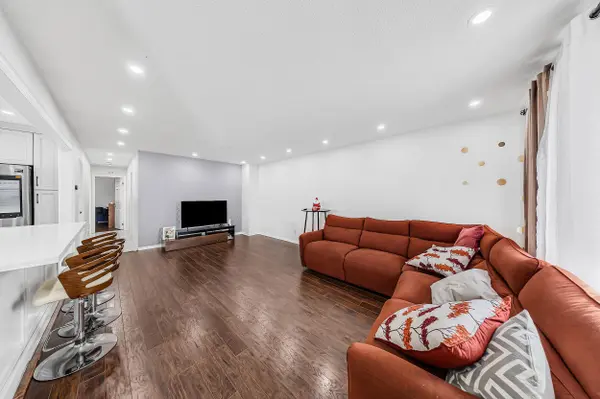 897 Liverpool RD #MAIN, Pickering, ON L1W 1S5