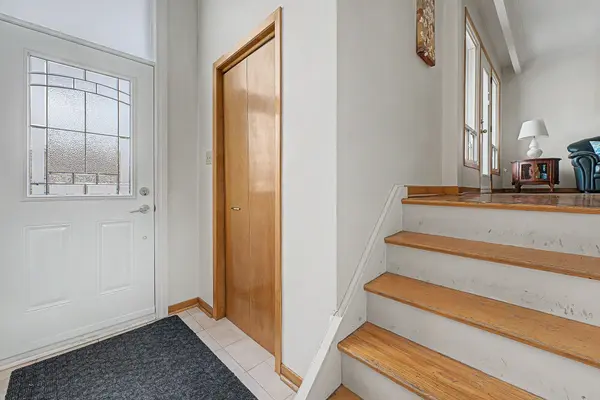 2A Fairglen AVE, Toronto E05, ON M1T 1G7