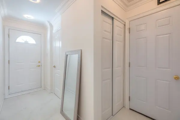 1975 Memory LN #16, Pickering, ON L1V 3M3