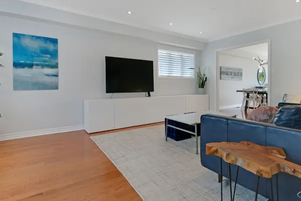 12 Athlone RD, Toronto E03, ON M4J 4H2