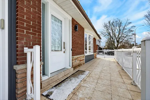 301 Lupin DR, Whitby, ON L1N 1Y5