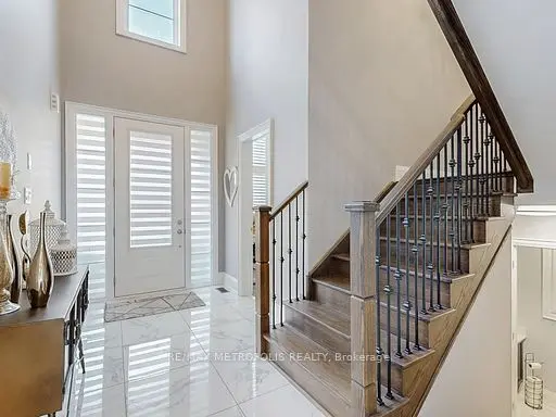 126 Silk Twist DR, East Gwillimbury, ON L9N 0W1