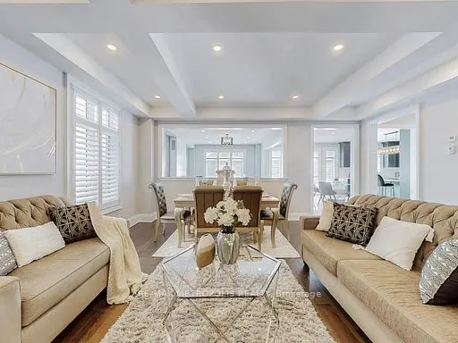 126 Silk Twist DR, East Gwillimbury, ON L9N 0W1