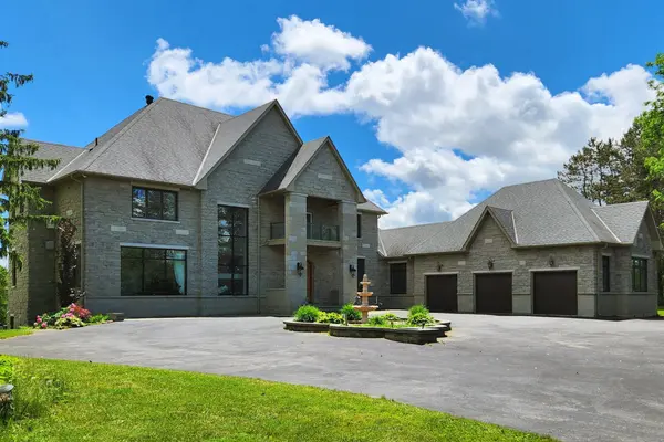 3141 Vivian RD, Whitchurch-stouffville, ON L3Y 4W1