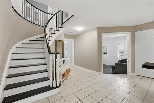 102 Esther DR, Barrie, ON L4N 0V8