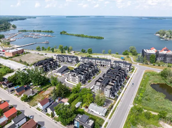 48 Wyn Wood LN, Orillia, ON L3V 8P7