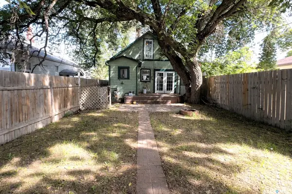 217 L AVENUE N, Saskatoon, SK S7L 2P3