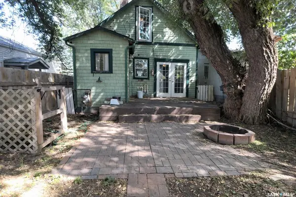 217 L AVENUE N, Saskatoon, SK S7L 2P3