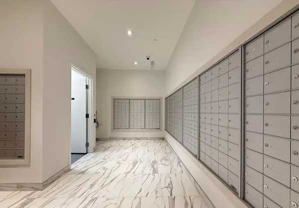 448 Burnhamthorpe RD W #1906, Mississauga, ON L5B 0R4