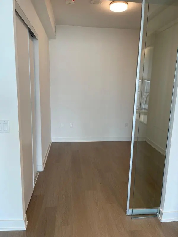 448 Burnhamthorpe RD W #1906, Mississauga, ON L5B 0R4