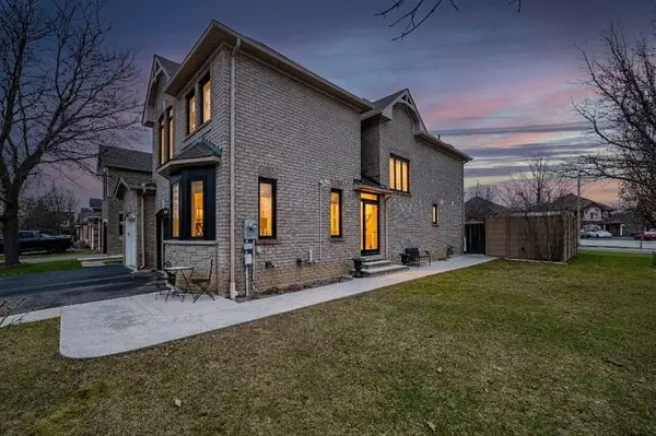 6039 Castlegrove CT, Mississauga, ON L5N 7A8