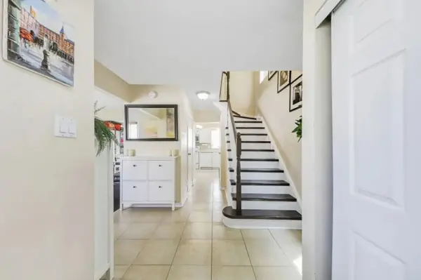 30 Mayberry CT, Brampton, ON L6S 5B2