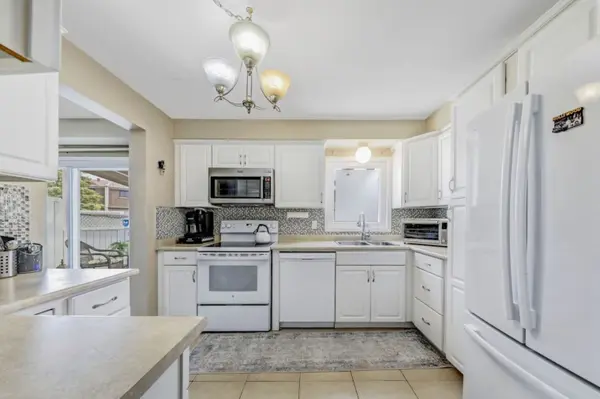 30 Mayberry CT, Brampton, ON L6S 5B2