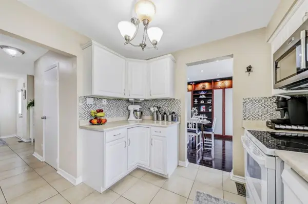 30 Mayberry CT, Brampton, ON L6S 5B2