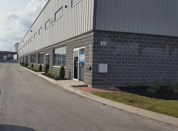 44 DITTON RD, Hamilton, ON L8W 0A9