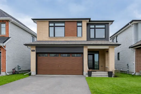 707 Moonflower CRES, Blossom Park - Airport And Area, ON K1T 0X8