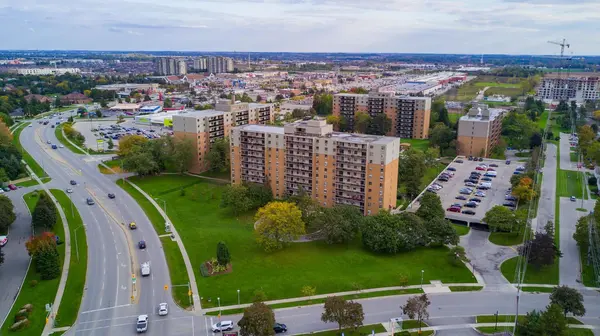 931 WONDERLAND RD S #410, London South, ON N6K 2X6