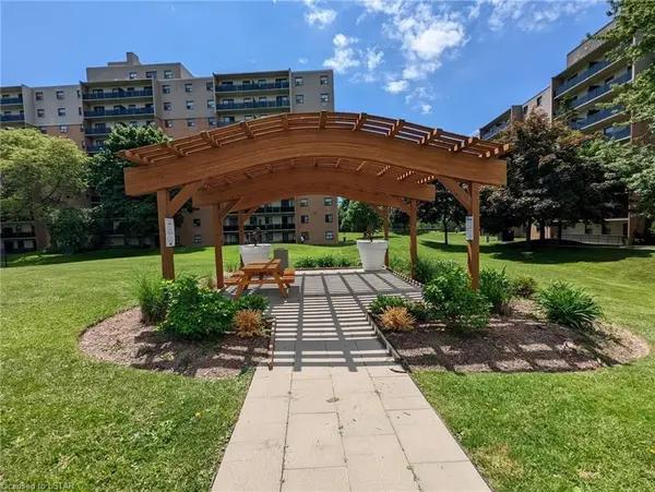 931 WONDERLAND RD S #410, London South, ON N6K 2X6