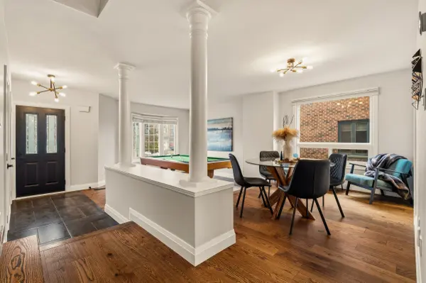 50 Edgewater DR, Hamilton, ON L8E 4Z3