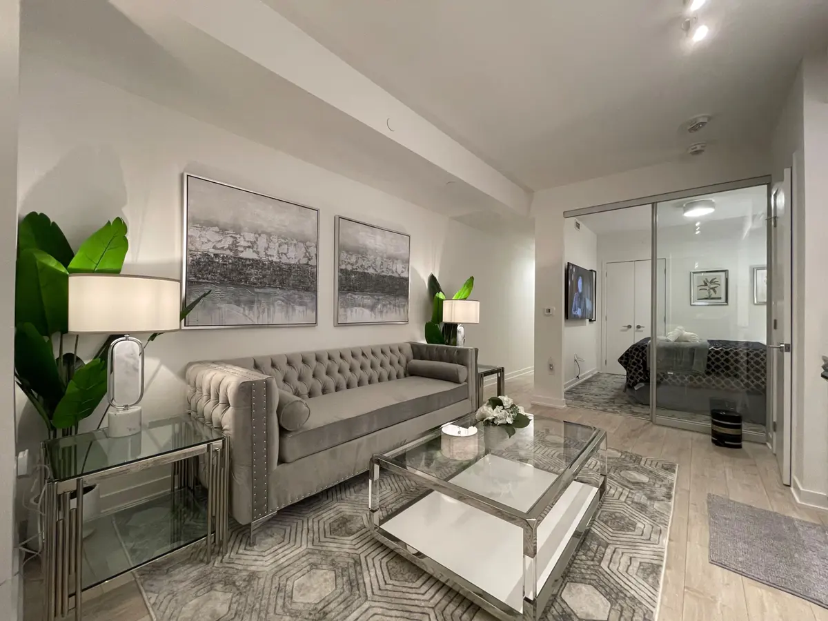 357 King ST W #1006, Toronto C01, ON M5V 0S7