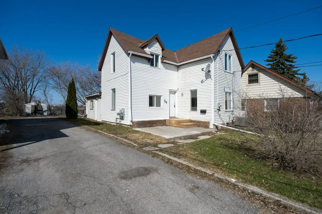 24 Albion ST, Belleville, ON K8N 3R8