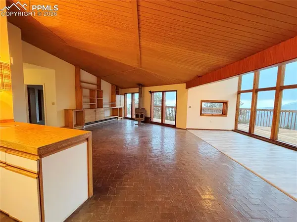 550 Upper Vista RD, Manitou Springs, CO 80829