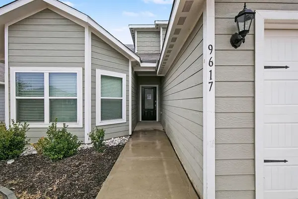 9617 Sierra Grande Drive, Fort Worth, TX 76140