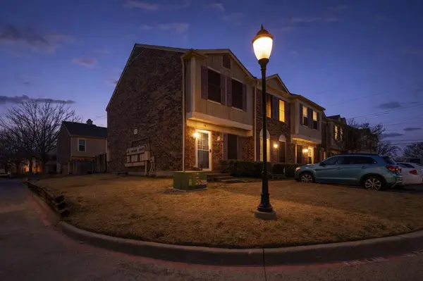 621 Carriagehouse Lane #9F, Garland, TX 75040