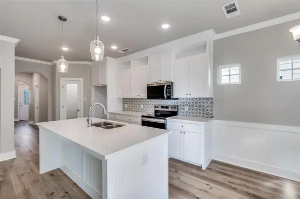 104 Market Street, Lake Dallas, TX 75065