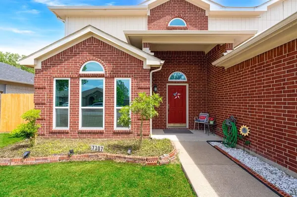 7307 Fossil Hill Drive, Arlington, TX 76002