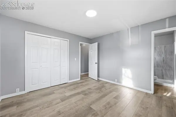 1014 Fosdick DR, Colorado Springs, CO 80909