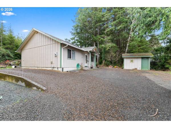 142 S QUADRANT ST, Rockaway Beach, OR 97136