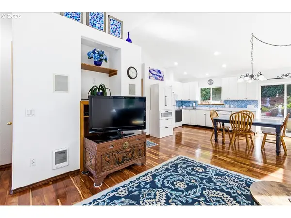 142 S QUADRANT ST, Rockaway Beach, OR 97136