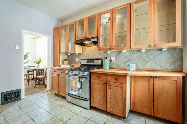 430 15 AVE NE, Calgary, AB T2E 1H4