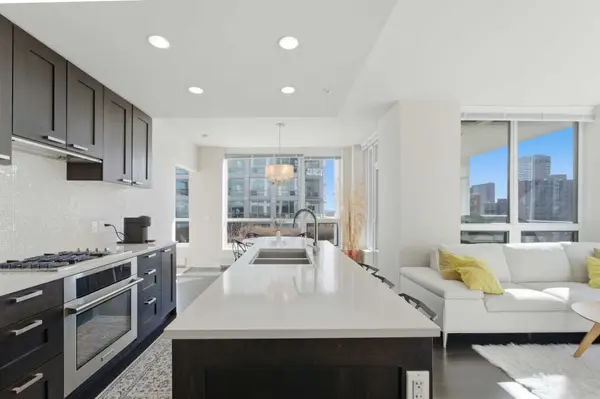 222 Riverfront AVE SW #825, Calgary, AB T2P 0X2