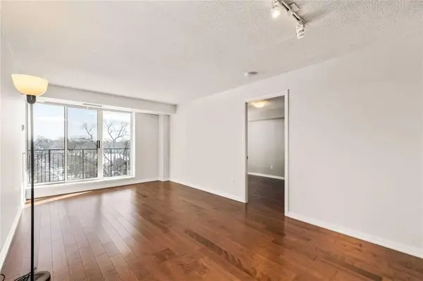 18 Wanless AVE #502, Toronto C04, ON M4N 3R9