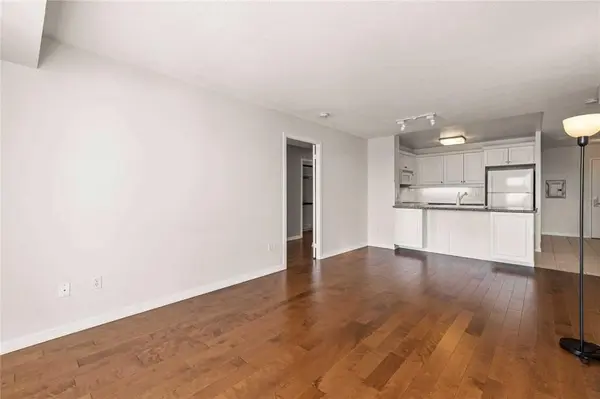 18 Wanless AVE #502, Toronto C04, ON M4N 3R9