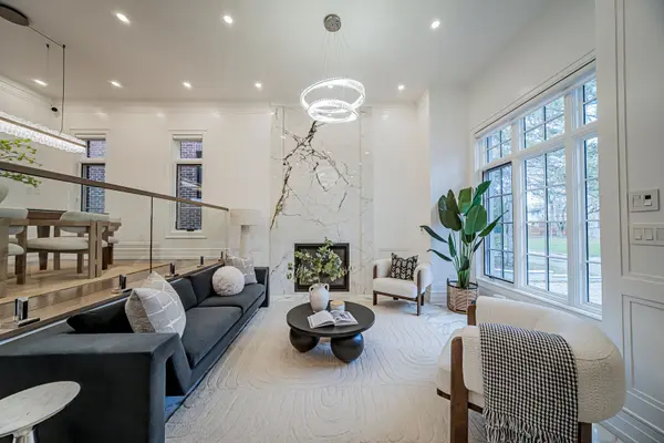 29 Evergreen GDNS, Toronto C11, ON M4G 1C4