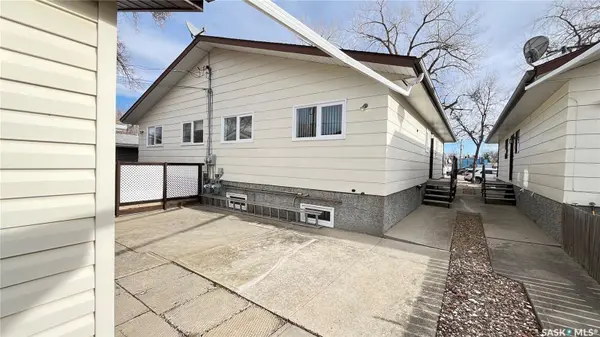 211 Maple STREET, Maple Creek, SK S0N 1N0