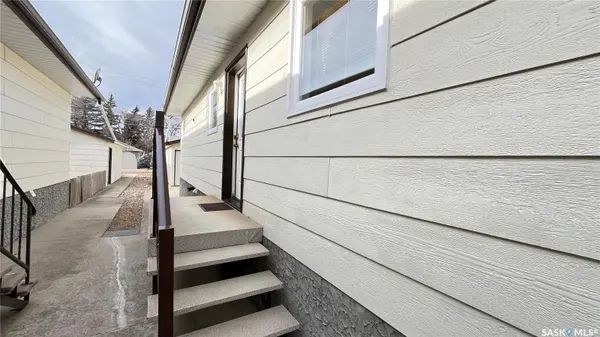 211 Maple STREET, Maple Creek, SK S0N 1N0