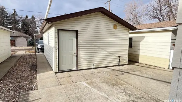 211 Maple STREET, Maple Creek, SK S0N 1N0