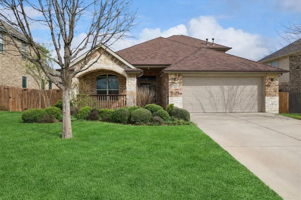 612 Ravenwood Drive, Saginaw, TX 76179