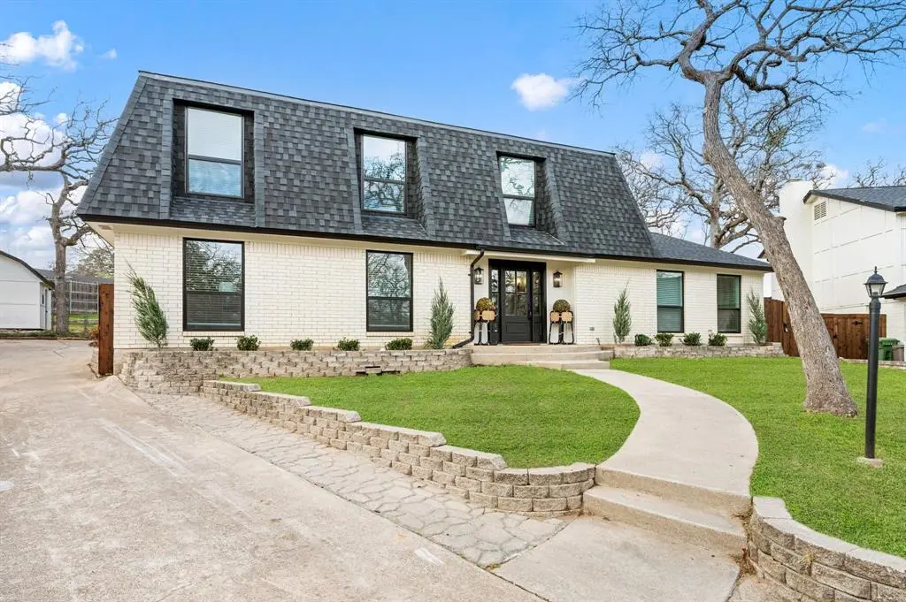 905 Brestol Court W, Bedford, TX 76021