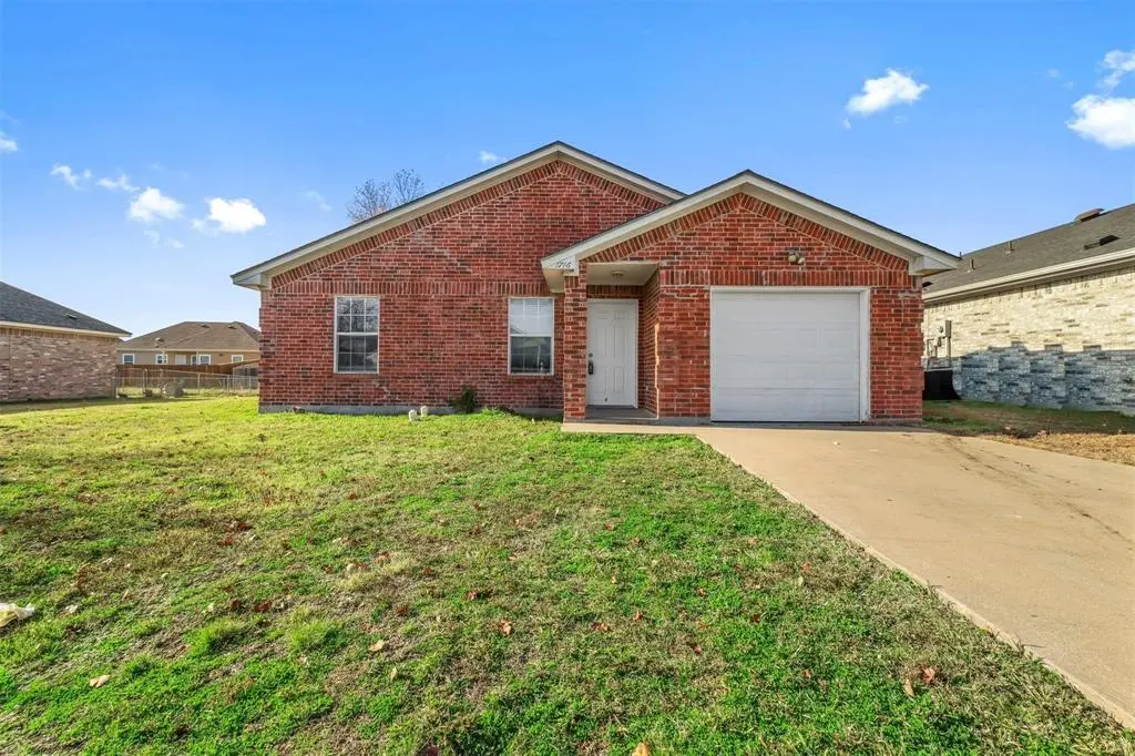 1716 Manor Garden, Greenville, TX 75401