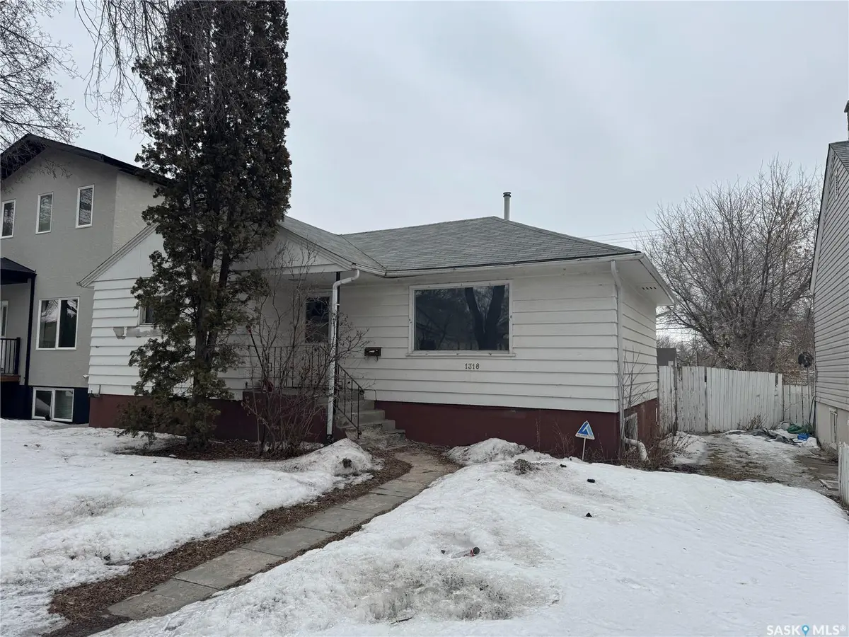 1318 B AVENUE N, Saskatoon, SK S7L 1G5
