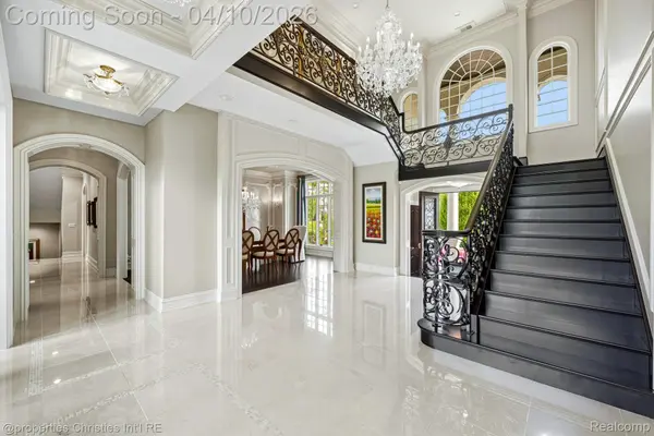 48923 Veneto DR, Novi, MI 48167