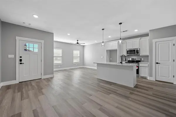 527 W Walker Street, Denison, TX 75020