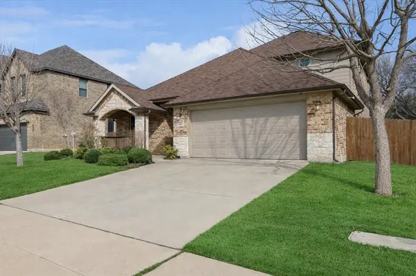 612 Ravenwood Drive, Saginaw, TX 76179