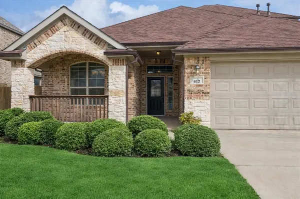 612 Ravenwood Drive, Saginaw, TX 76179